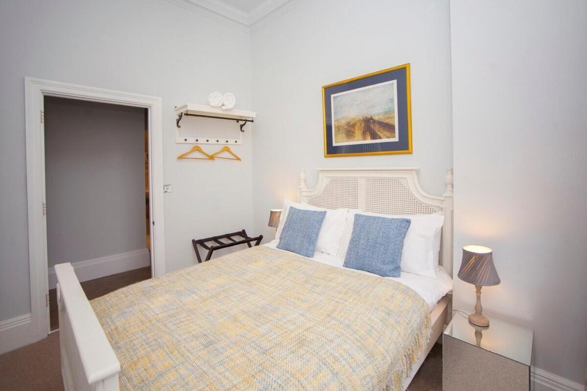 Stylish City Centre Apartment - Bath Exterior foto