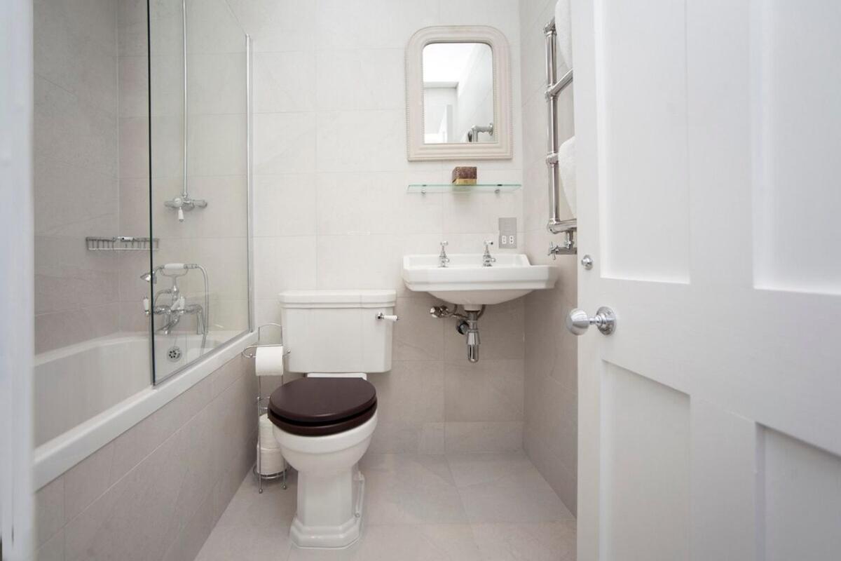 Stylish City Centre Apartment - Bath Exterior foto